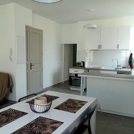 Maison Carree/coeur Historique De - Superbe Appt 55m² * Ним