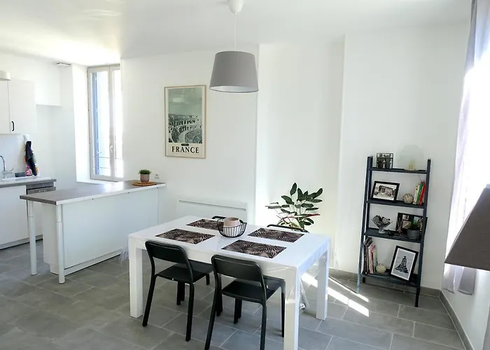 Maison Carree/coeur Historique De - Superbe Appt 55m² Apartman